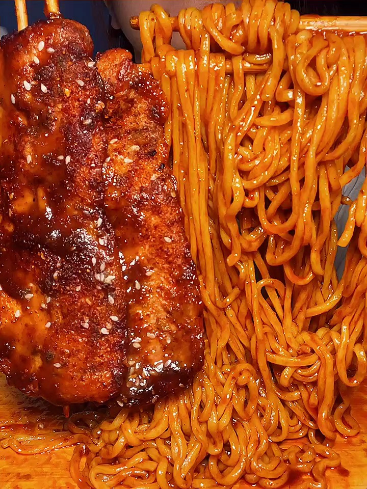 美食日常:火鸡面配炸串串炸鸡柳