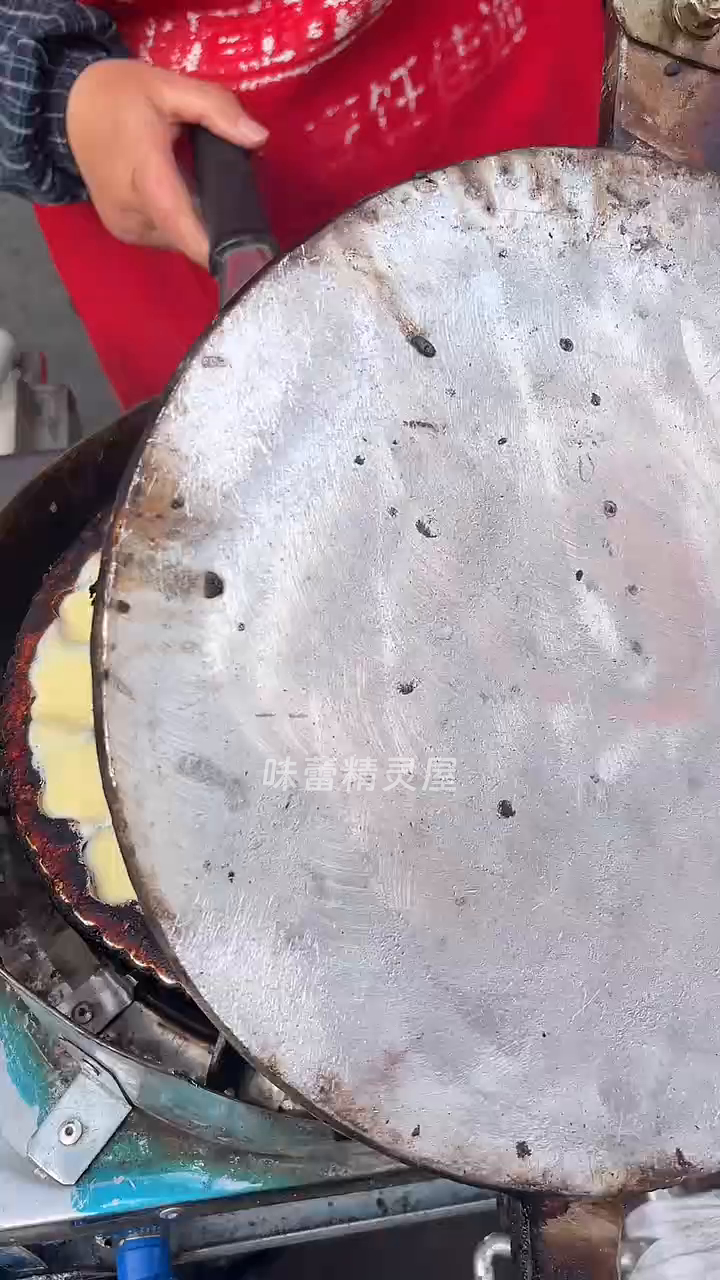 偶遇无声摊位,童年回忆里奶fufu的梅花小蛋糕,太治愈了!