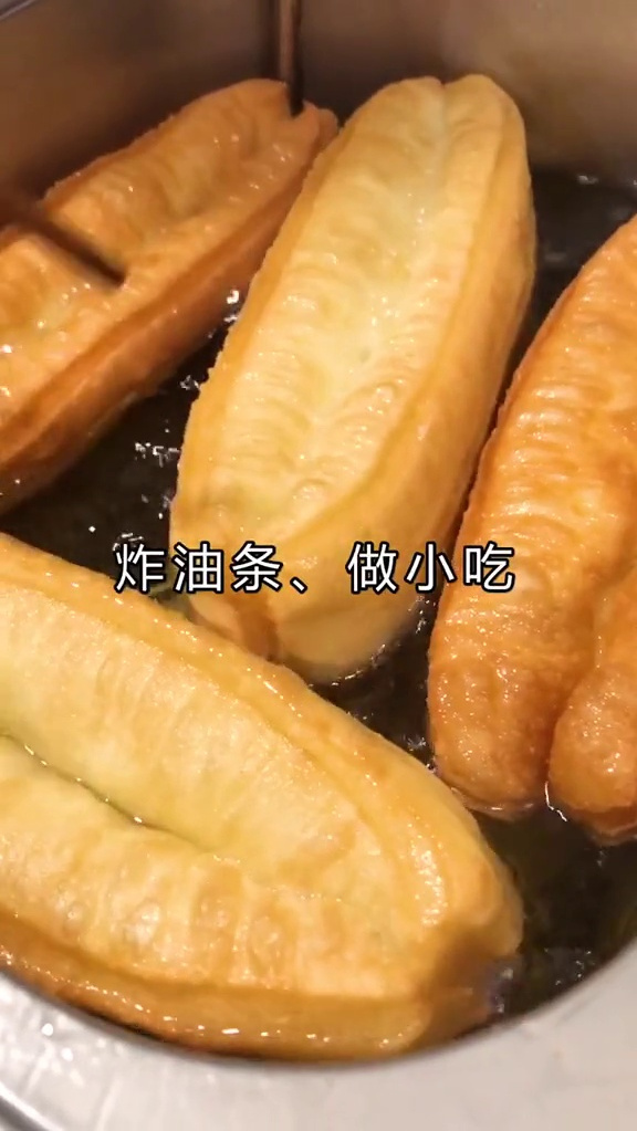 油条配方:食盐4克、水230克、白糖20克、小料10克、鸡蛋