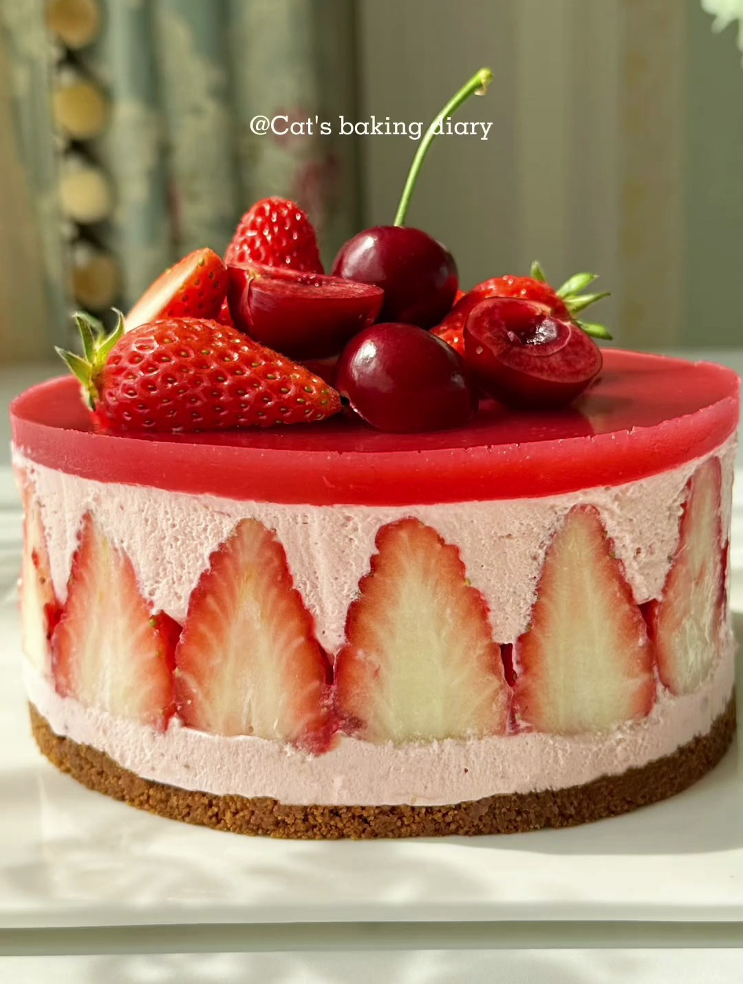 鲜果就是蛋糕最好的装饰,这个草莓季你一定不要错过这个草莓慕斯