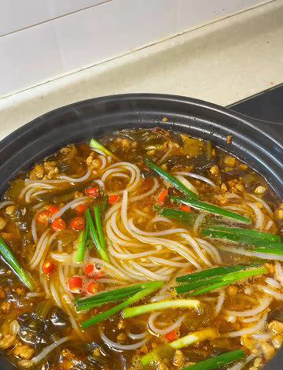 冬日宅家必备!热乎乎的酸菜肉末粉