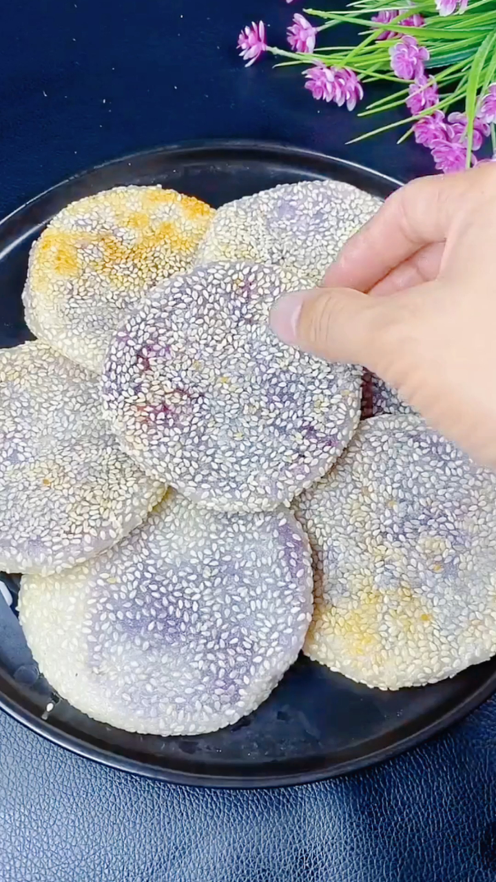 紫薯糯米芝麻饼,软糯香甜,好吃易做