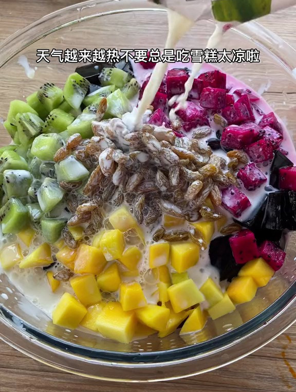 只要你会烧开水就能做成功的水果龟苓膏,清凉解暑,好吃简单