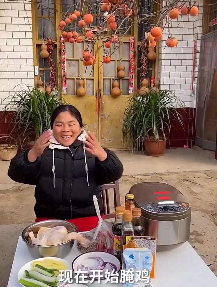 今天买了只白条鸡给对象补补,做个酱油焖鸡