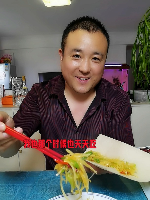 简单美味土豆丝卷煎饼乖乖这个味道超级棒,卷菜都很长有嚼劲好吃