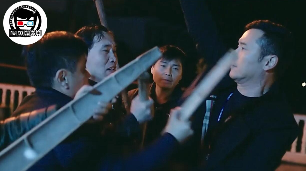 警察依法抓人,却遭到村民围攻,胆子太大了!一部国产犯罪悬疑片