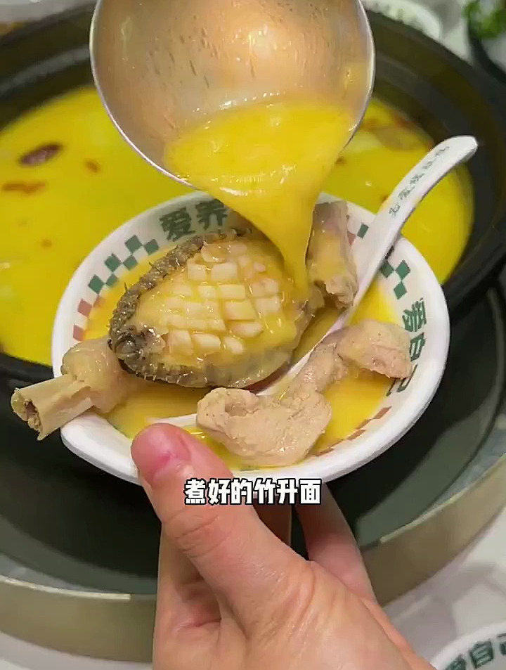 海南椰子饭糯叽叽脑袋能忍?猪肚鸡&nbsp; 海南椰子饭&nbsp; 鲍鱼金汤