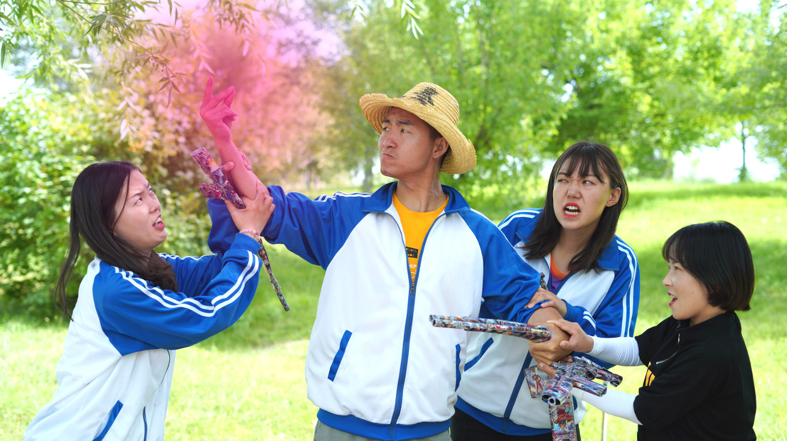 真人绝地求生游戏,大圣复制出10个轰炸区,没想最后坑了自己