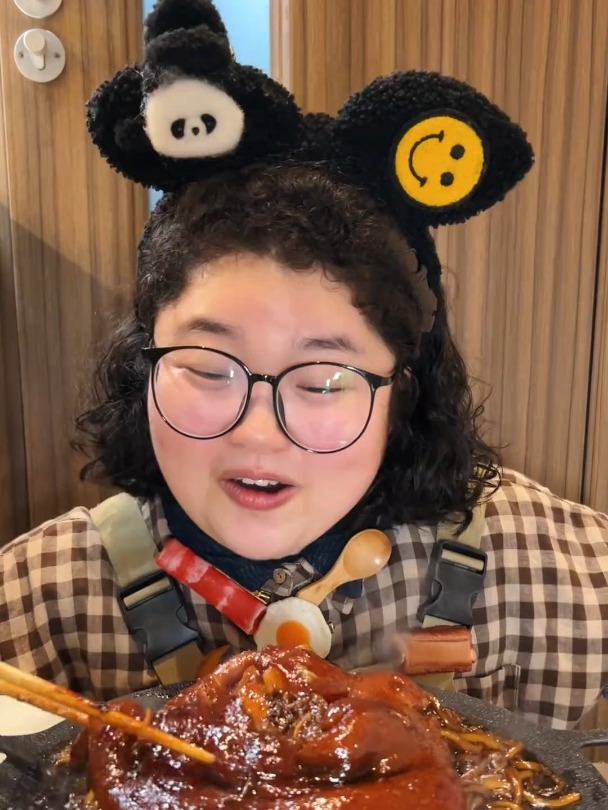 肘子烫饭 书亦烧仙草