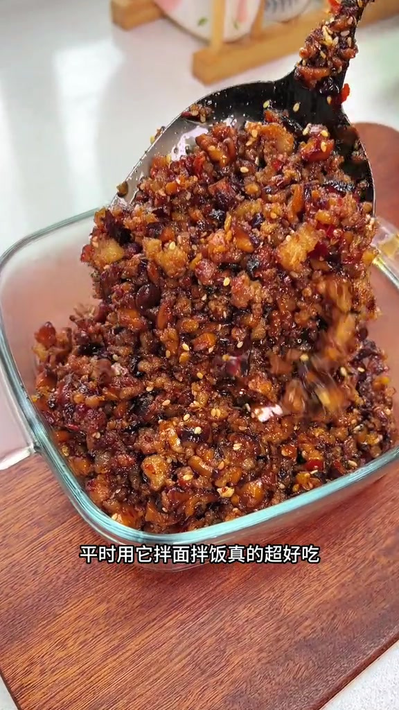 百搭香菇肉酱的做法,用它拌面拌饭都非常好吃,做法简单易保存
