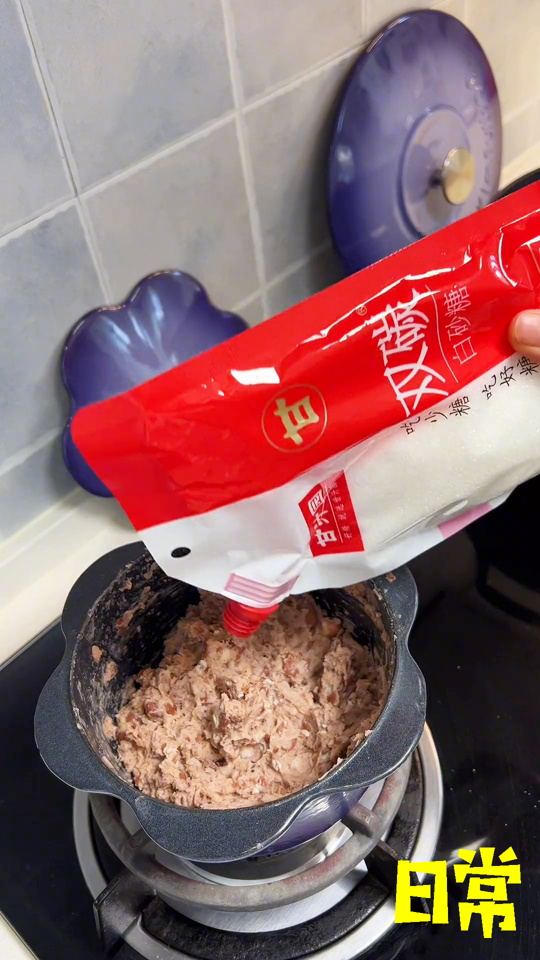 吐司豆沙芝士卷,好吃是好吃,但还是方便面更是我的中国胃