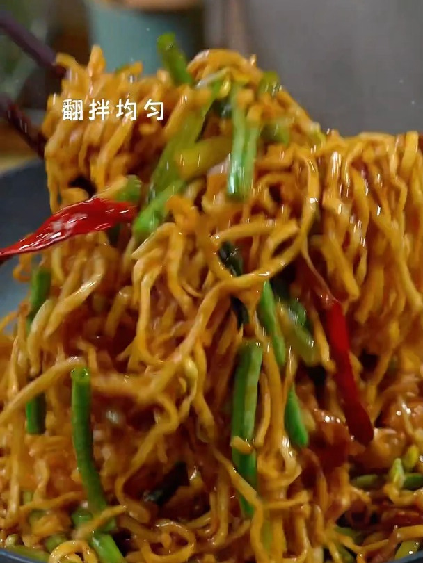 家乡美食蒸面条,这样做不粘不坨