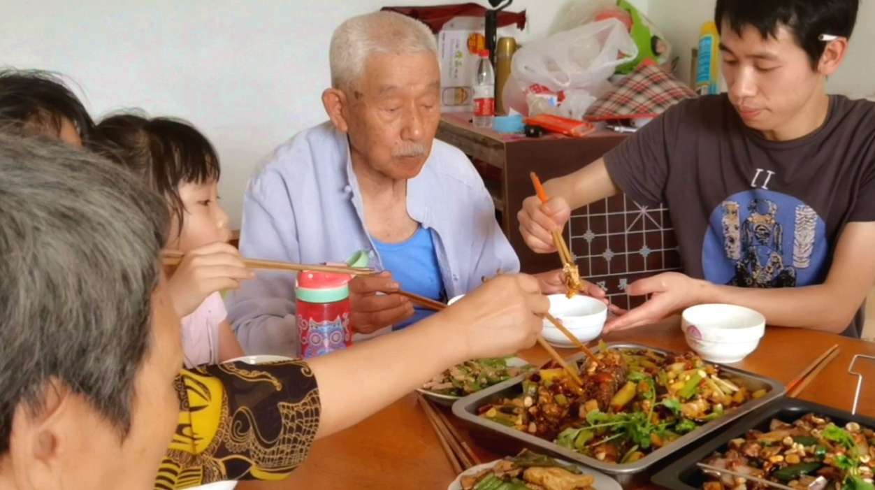 回农村做2大盘万州烤鱼,90岁外公直夸好吃,做法正宗口味独特
