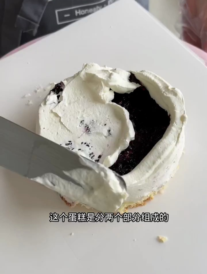 宝妈给两周岁宝宝选了一个好可爱的小哆啦蛋糕