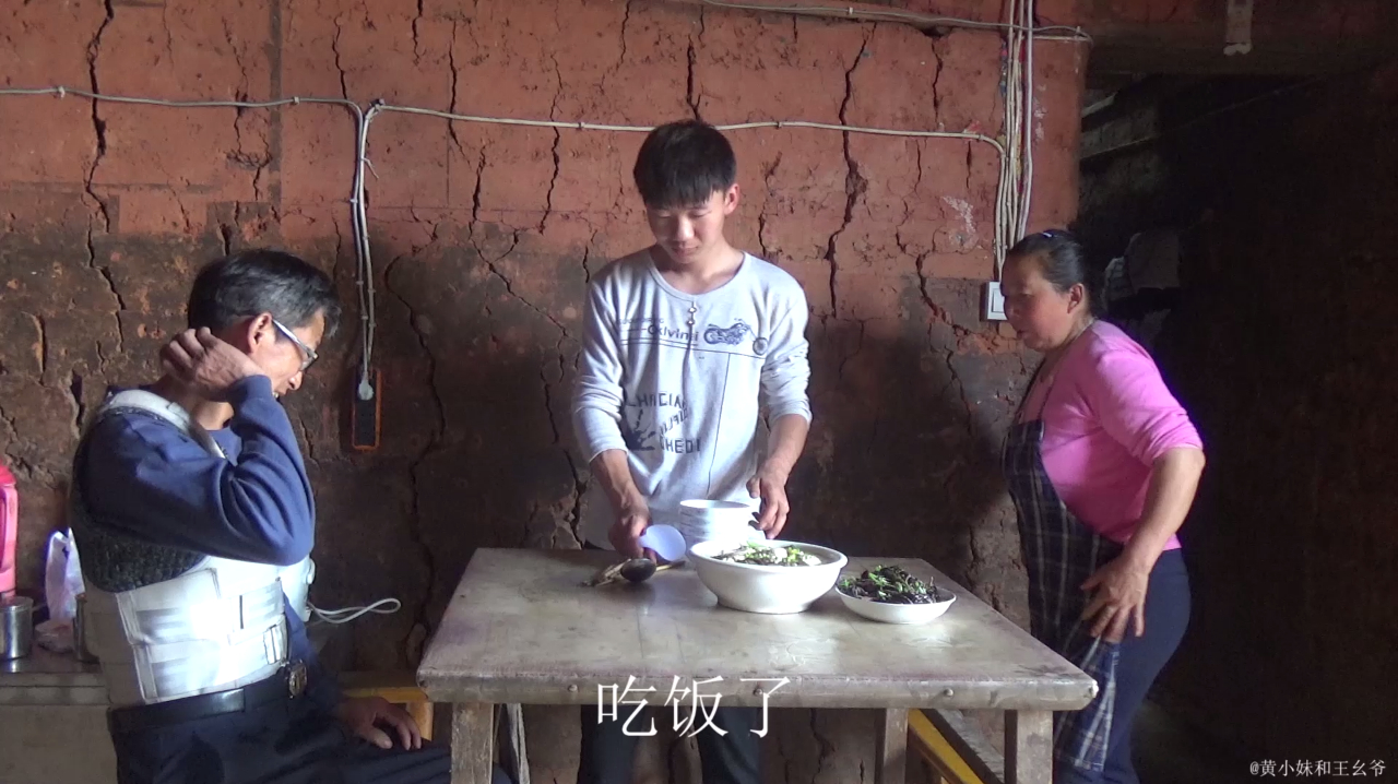 黄小妹和王幺爷:赶场买鲫鱼做鲫鱼豆腐汤,汤色奶白,营养好喝