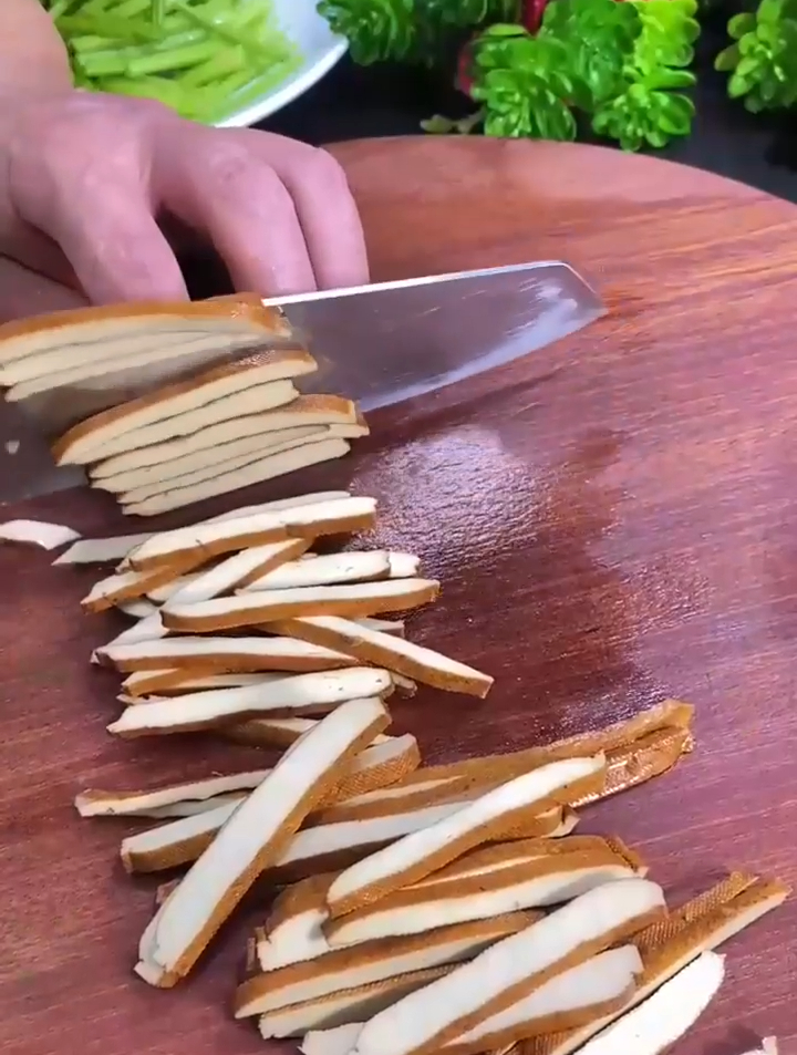 芹菜炒豆干这样炒更香