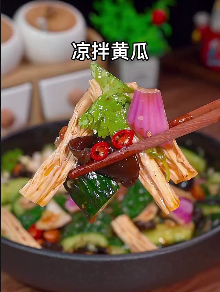 家常版凉拌黄瓜做法,简单美味,好吃下饭