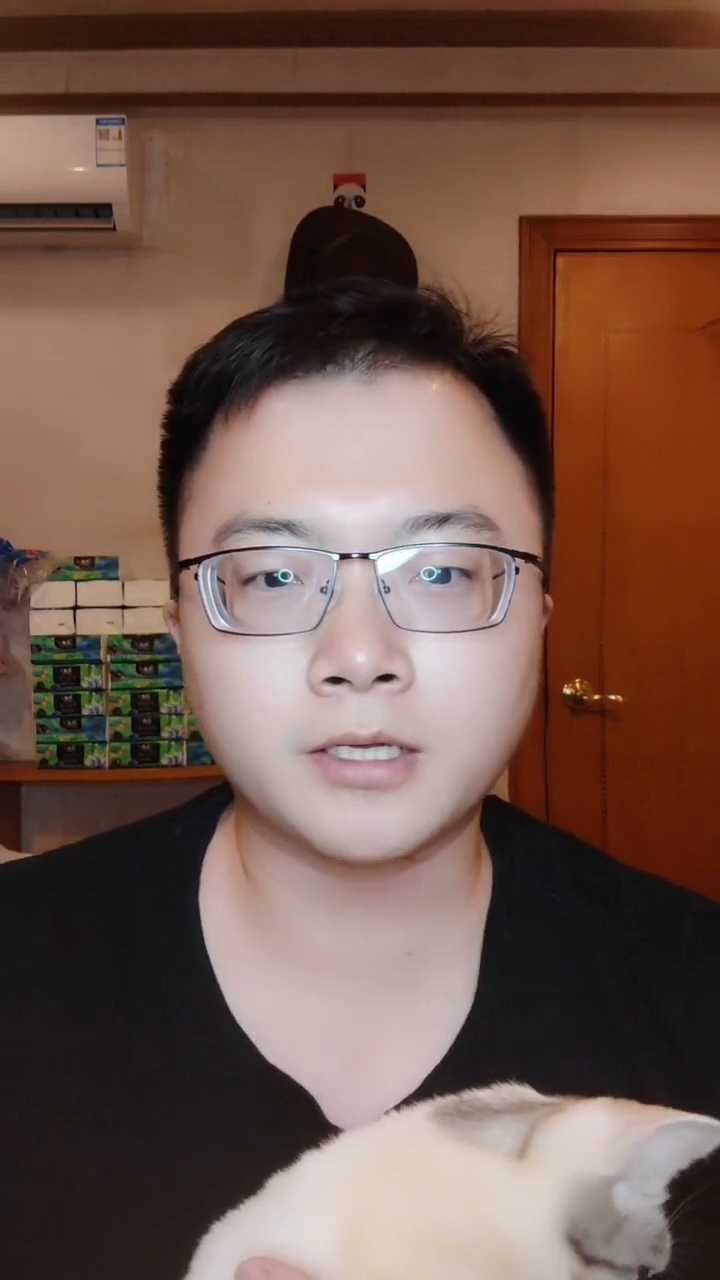她不会烦临川菜梗,临川牛杂,抚州泡粉。明明就是烦我