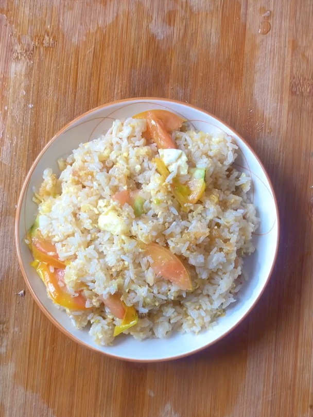 蛋炒饭做法,分享一道西红柿蛋炒饭
