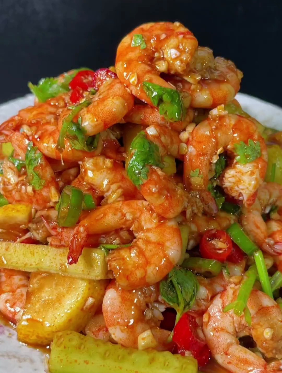 吃腻了大鱼大肉,这道柠檬酸辣虾你一定要试试,开胃又酸爽!