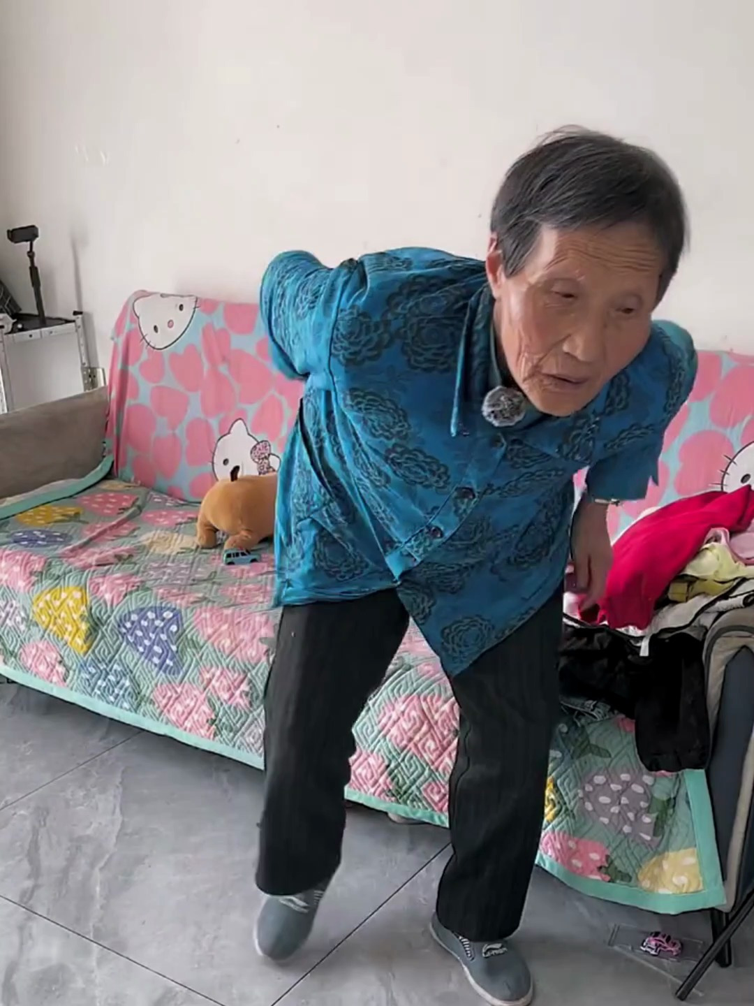 总会有人手捧鲜花奔你而来