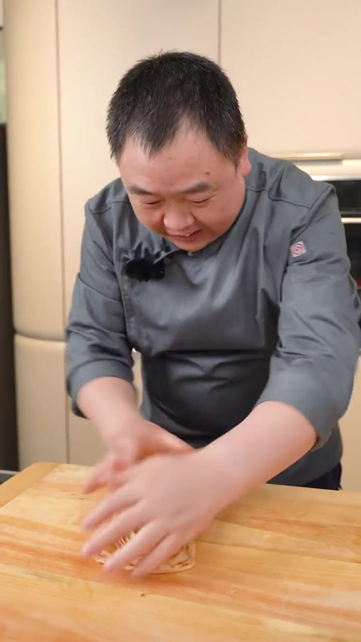 手抓饼真用手抓?!馋了几十年,今儿就来个热腾腾的家庭做法