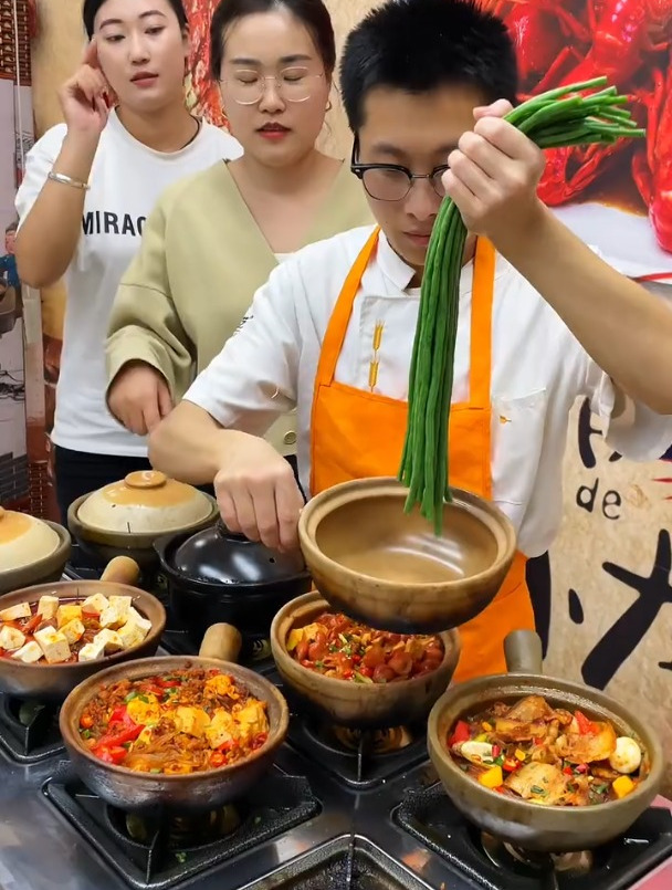 特色砂锅菜,可以做快餐外卖,也可以做下酒菜,多种口味好吃下饭