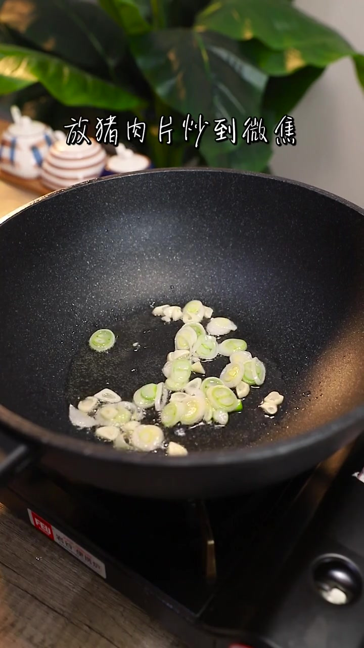 嘎嘎好吃的东北做法,土豆炖油豆角