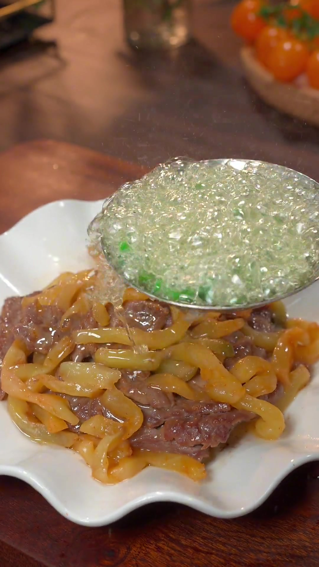 天热没胃口,就试试这道榨菜蒸牛肉,真的是好吃营养又下饭~