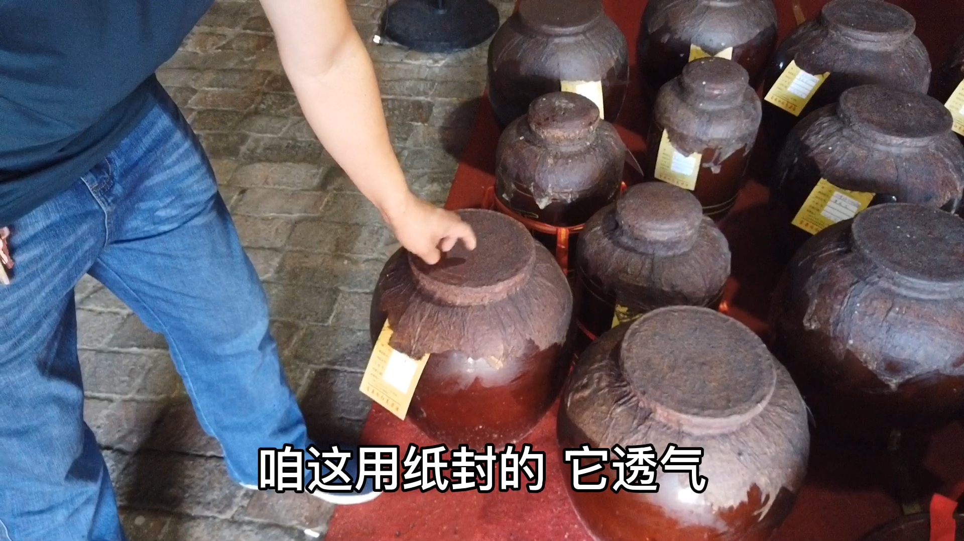 瓷坛,陶坛,紫砂坛对于存酒有啥区别?还有酒坛子能放土里吗?