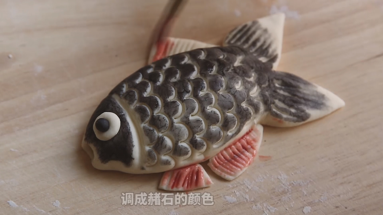 以为是条鲈鱼,一把抓住这蓬松的手感,原来是蒸出来的馒头