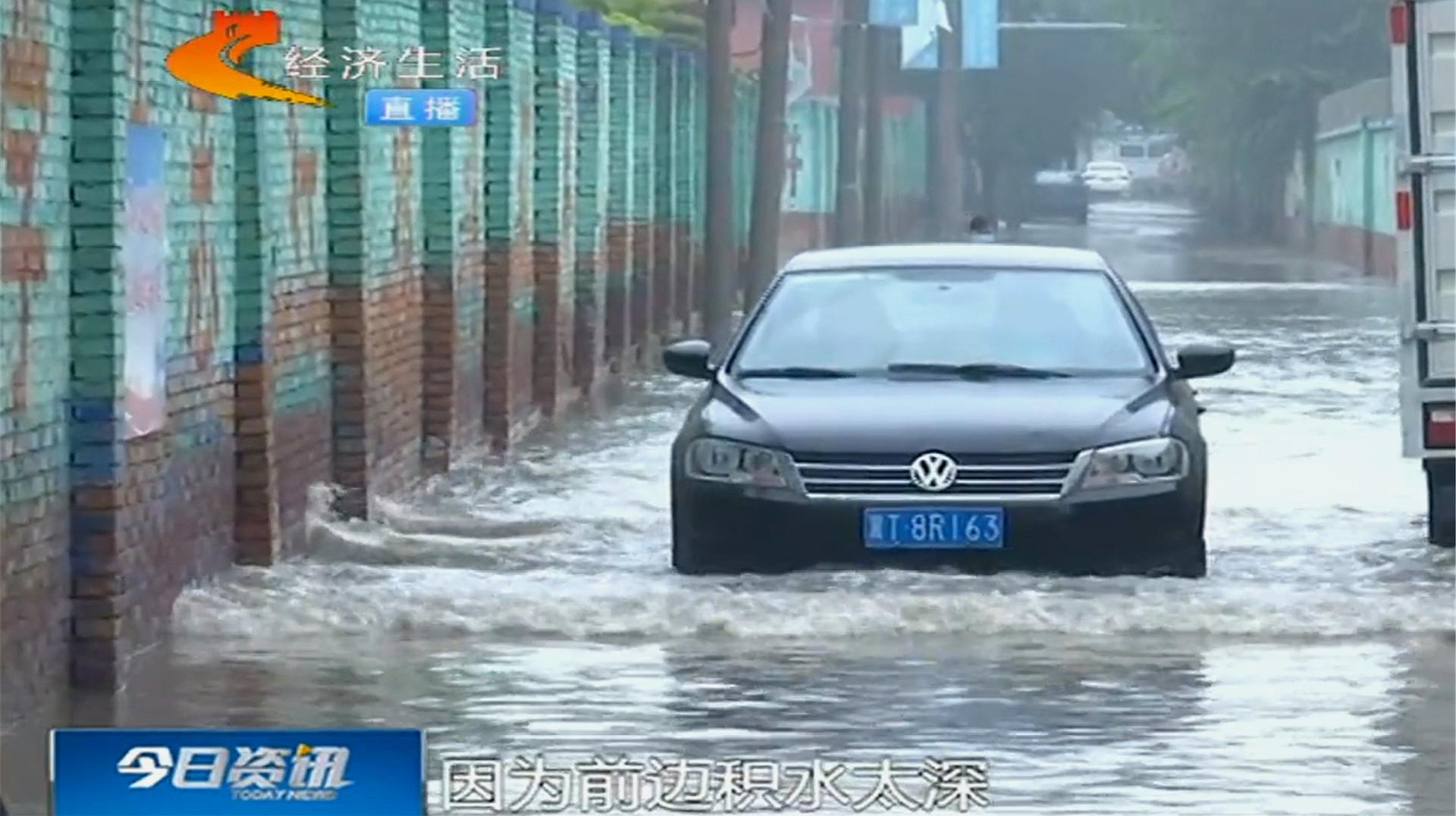 [图]一场小雨后,村里成汪洋!村民盼赶快治理,住建局:没人反映过