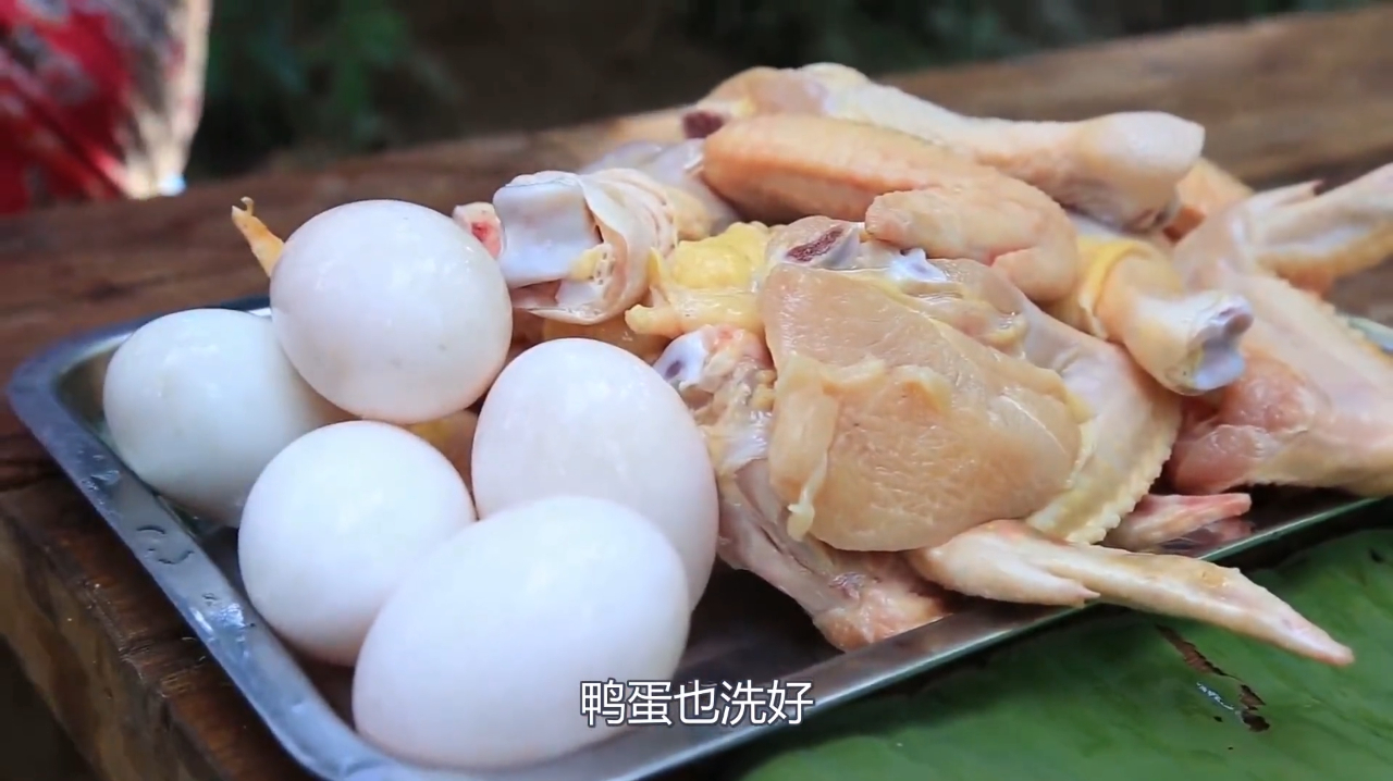 美厨娘制作脆皮全鸡翅,简单的腌制就行,保证鸡肉鲜嫩多汁