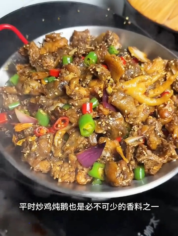 白芷粉炒菜炖菜调馅都能用,你要是经常在家做美食,一定要囤上一瓶