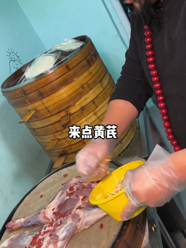 在鲁大哥这再来个蒸羊腿……