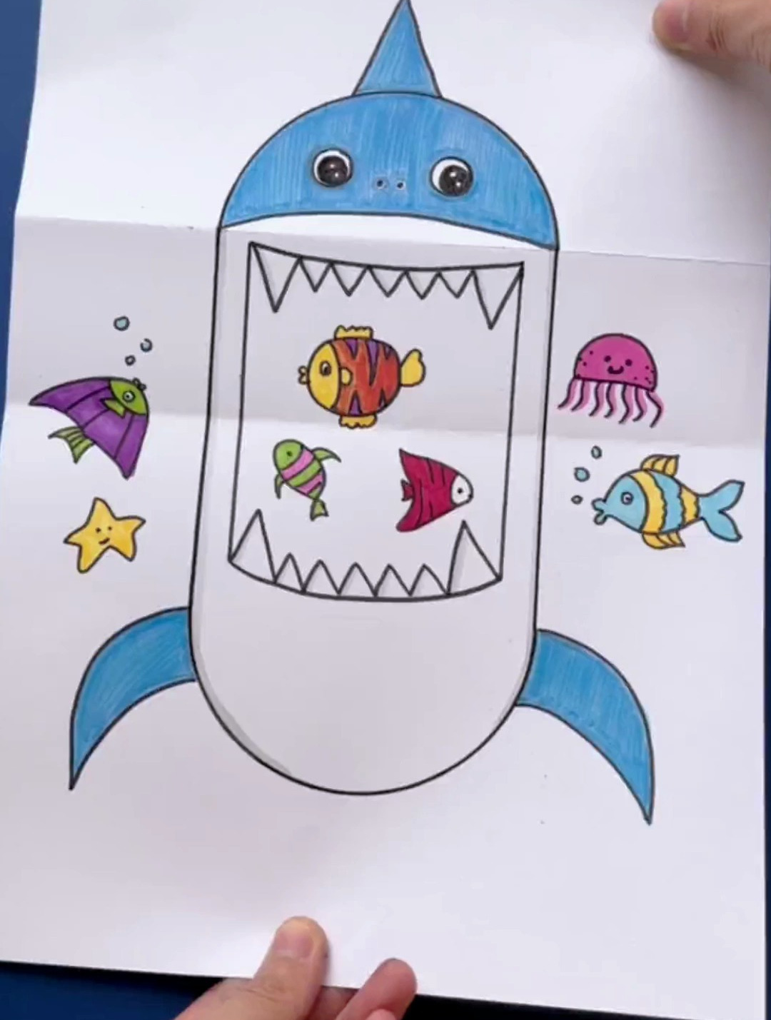 创意手工:好玩的折叠画《大鲨鱼》