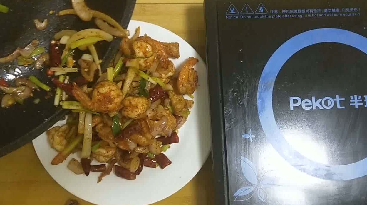 这么好吃的一盘虾,因为几块咸鱼翻车了,我也是颓了!
