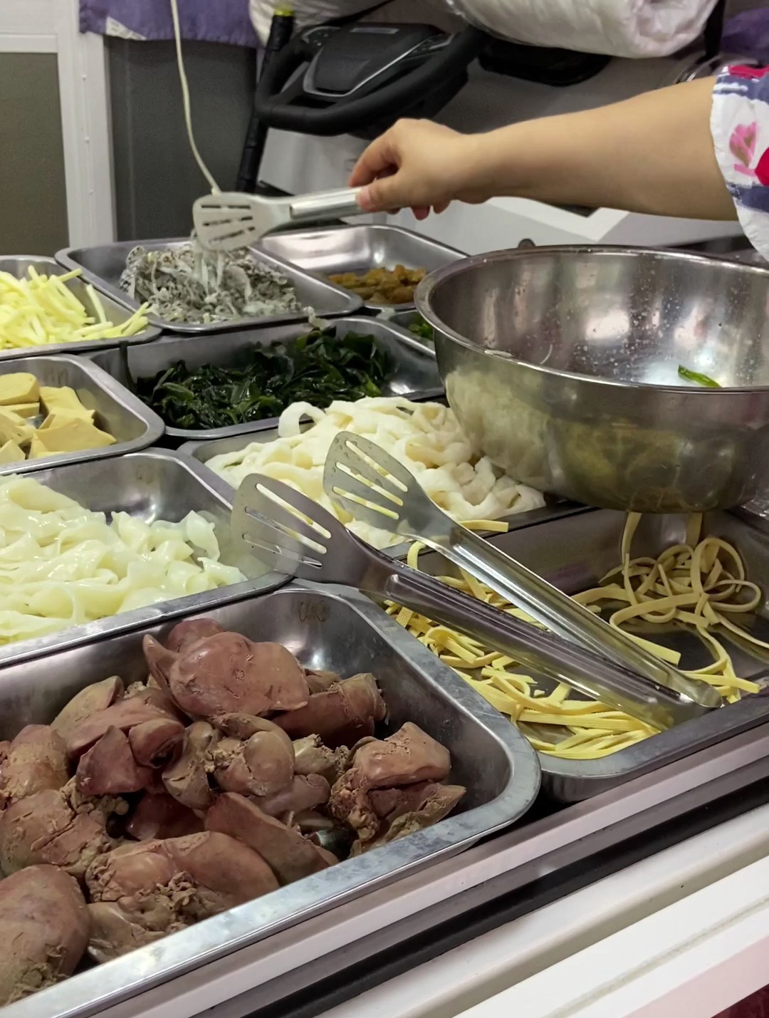 夏日吃这个麻辣拌最开胃,二十多种食材随便选,丰俭由己吃得过瘾