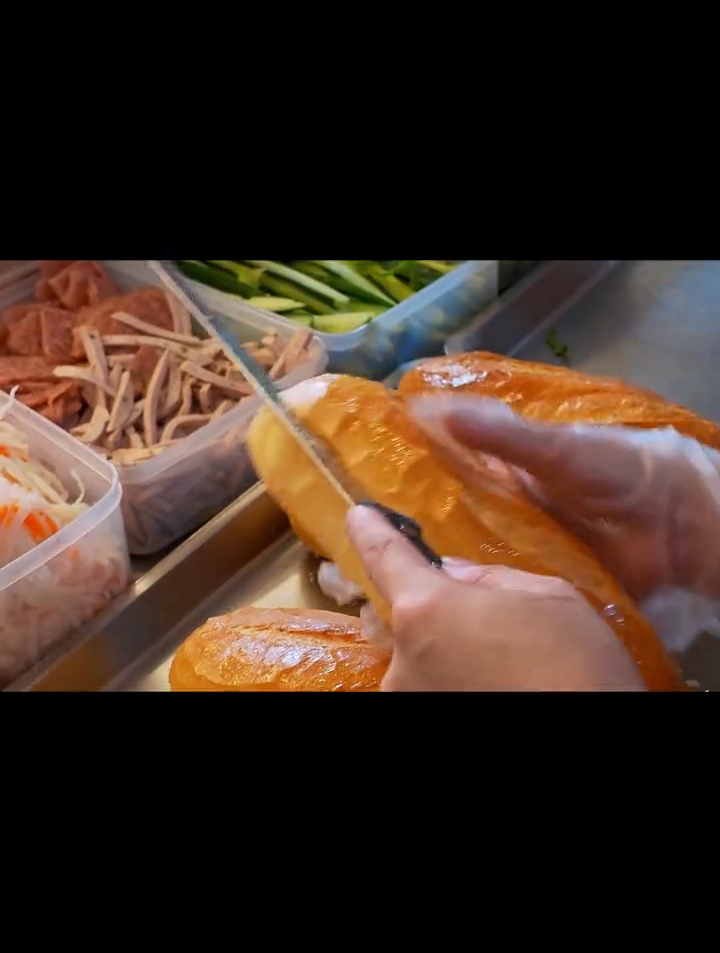 肉多料足的法棍三明治,一口下去,包罗万象,极富层次感