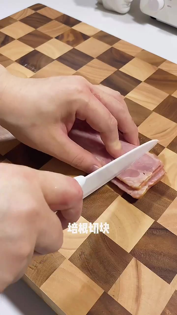 女朋友的便当|包菜培根炒魔芋丝