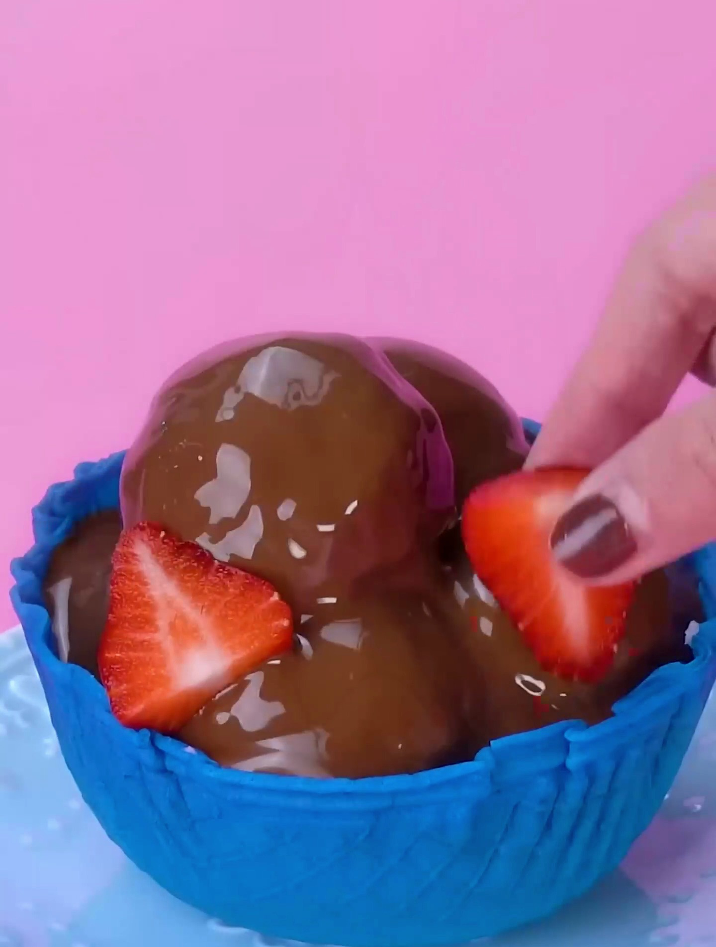 视觉解压:制作的这个彩虹华夫饼冰淇淋点心,喜欢吗?