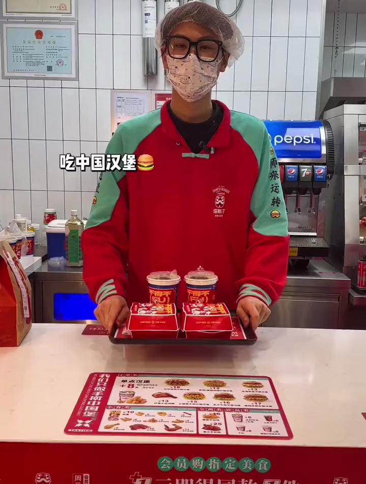 吃汉堡还得是塔斯汀中国汉堡!19.9两个香辣鸡腿堡+两杯中可!