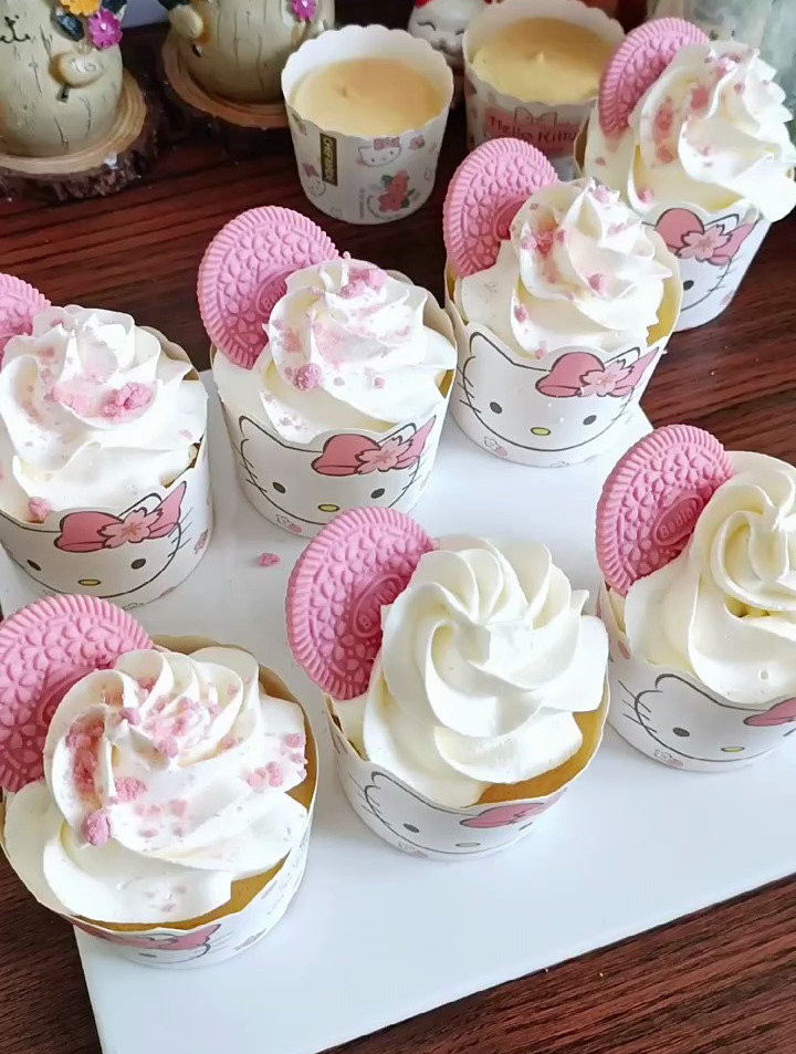 高颜值小甜品,粉色奥利奥奶油纸杯蛋糕