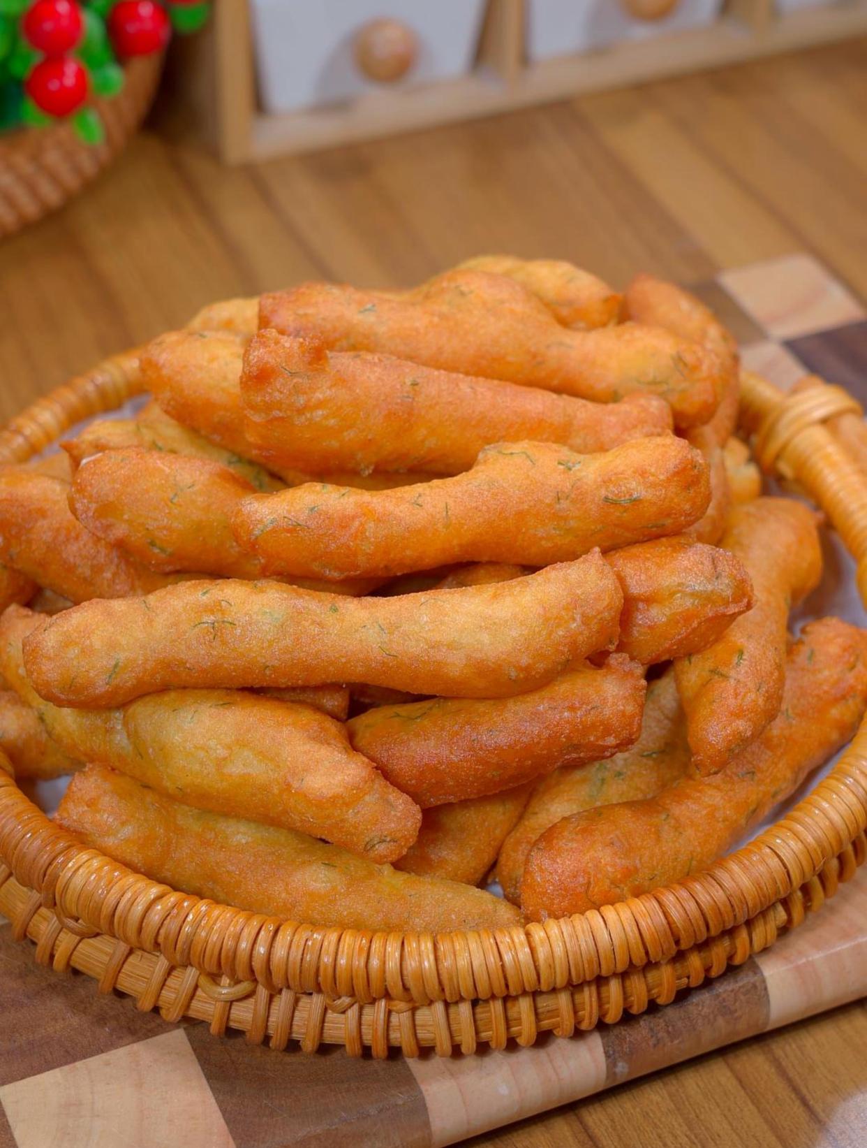 早餐不知道吃什么,可以试试这个茴香小油条,酥酥脆脆特别好吃