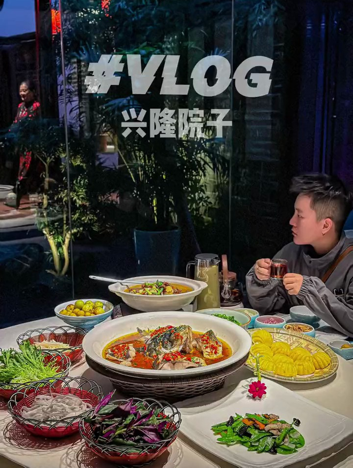 湘江边绝美湘菜庭院200多就能在这约会请客