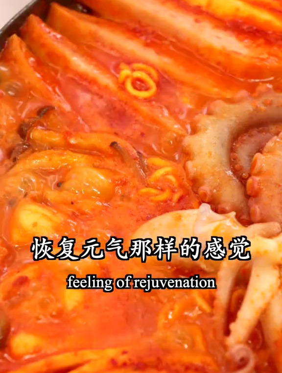 韩国美女把家乡特有的活章鱼锅带到了,吃过的人都连连称赞