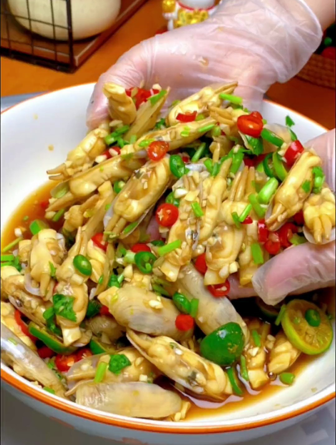 以后蛏子买回来了,你就做一道像我这样的捞汁小海鲜