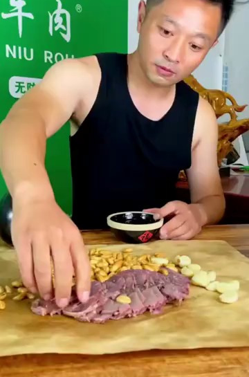 这就是内蒙最正宗的酱牛肉,据说吃上一块,能顶半天不饿!