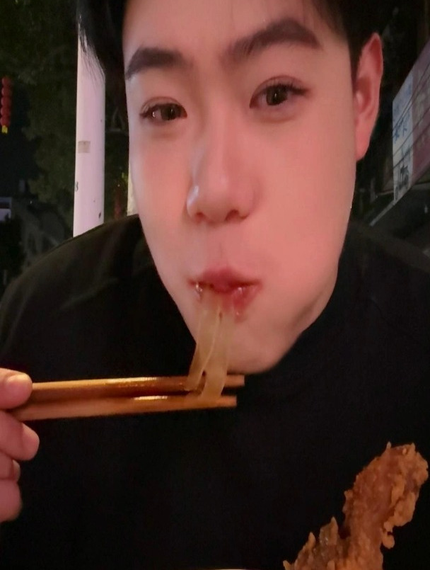 感谢我发小送来的两碗咸鱼粉、两碗甜汤