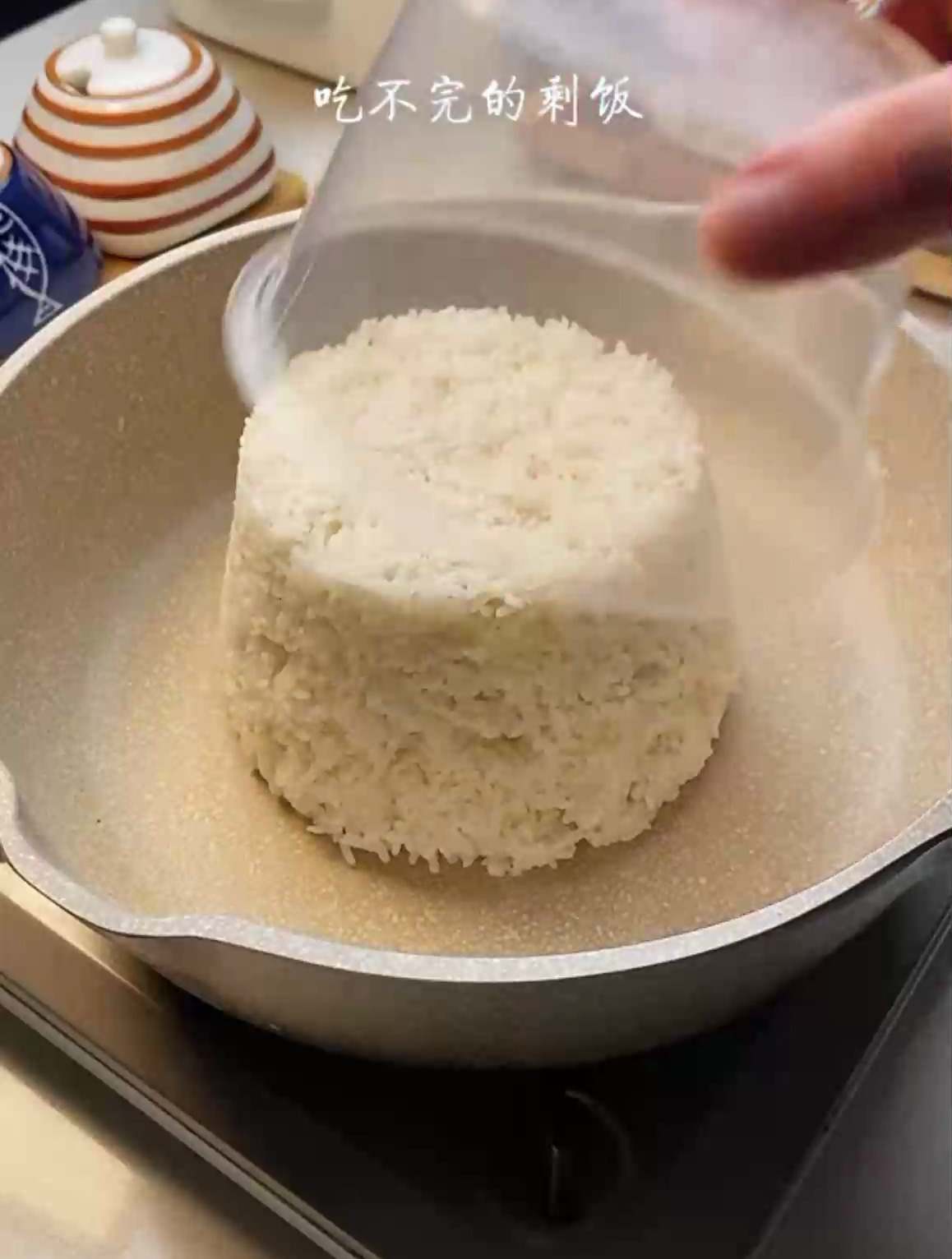 吃不完的米饭别扔了和我一起做老干妈炒饭粒粒分明好吃舔盘子炒